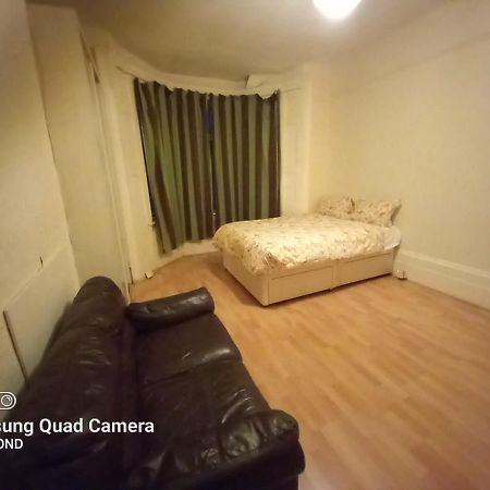 Elmdene Road - Large Room ลอนดอน ภายนอก รูปภาพ